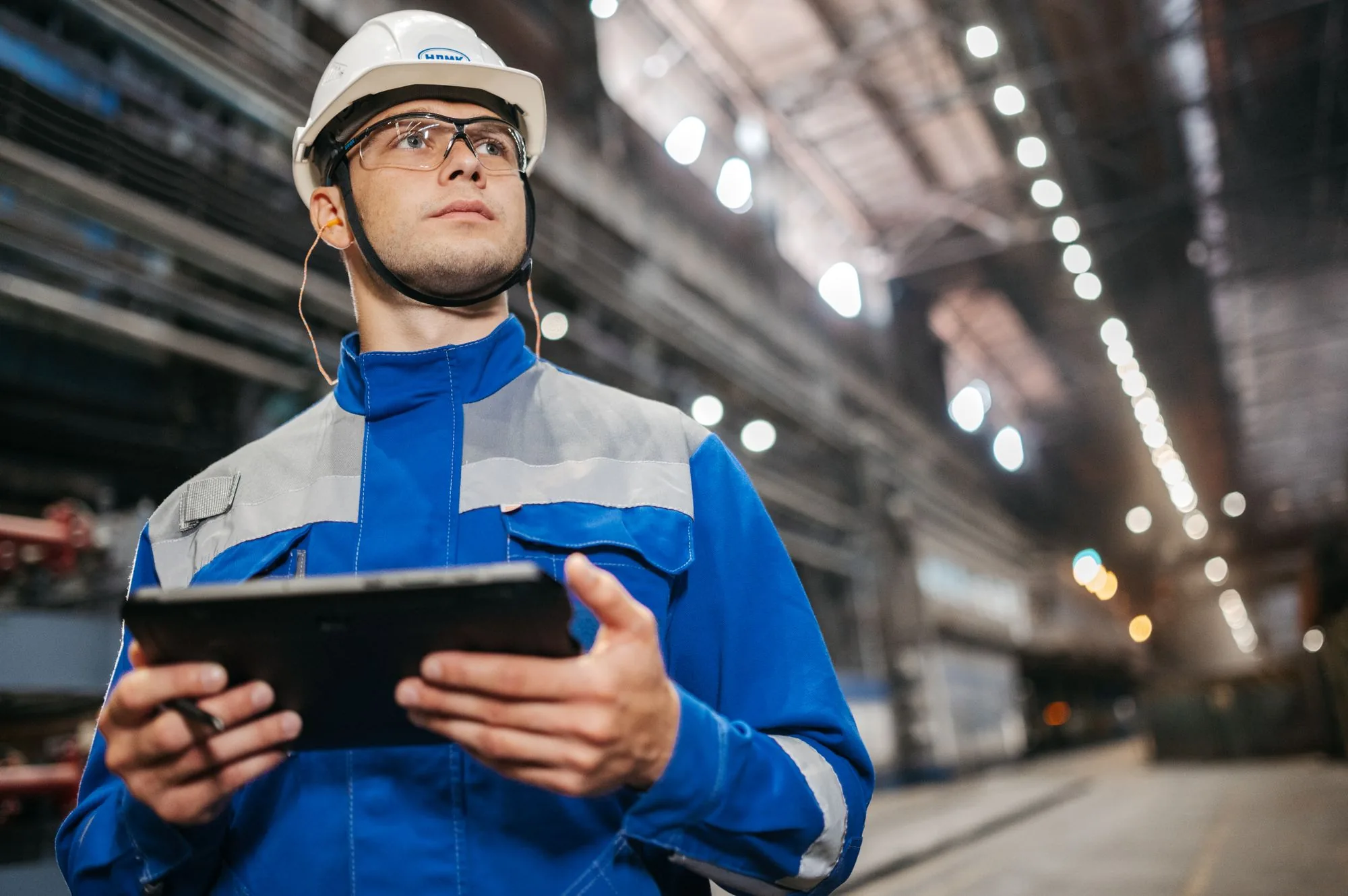Tecnología integrada en un entorno industrial